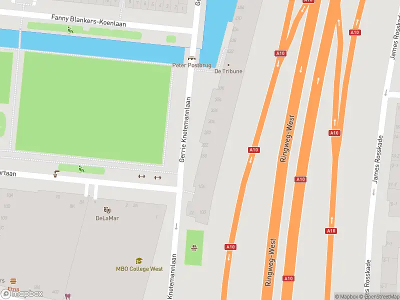 Ambulance met grote spoed naar de Gerrie Knetemannlaan in Amsterdam