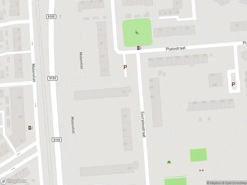 Ambulance met grote spoed naar de Socratesstraat in Rotterdam