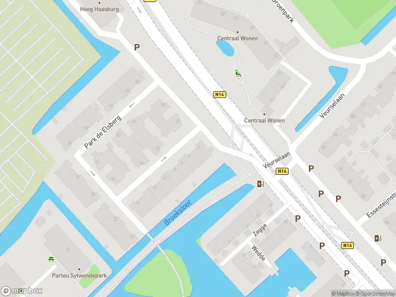 Ambulance met grote spoed naar de Park de Elsberg in Voorburg
