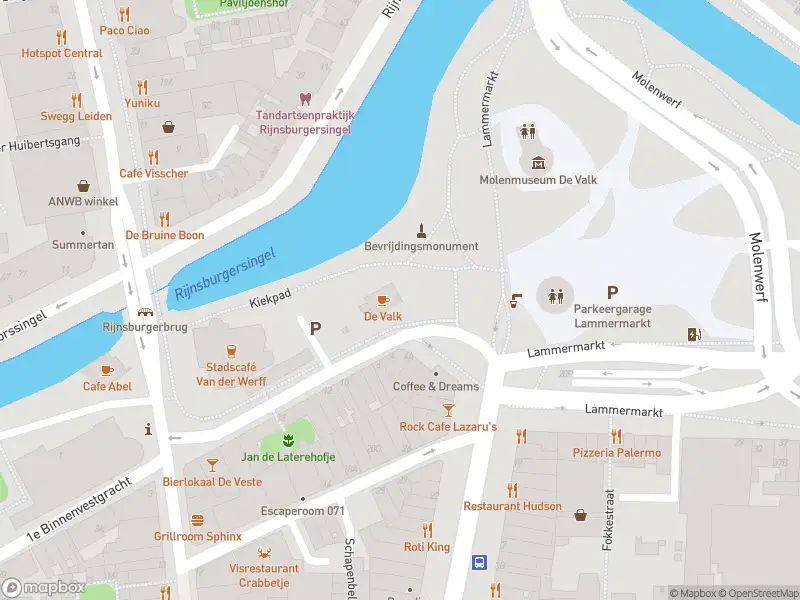 Ambulance met grote spoed naar de 2e Binnenvestgracht in Leiden