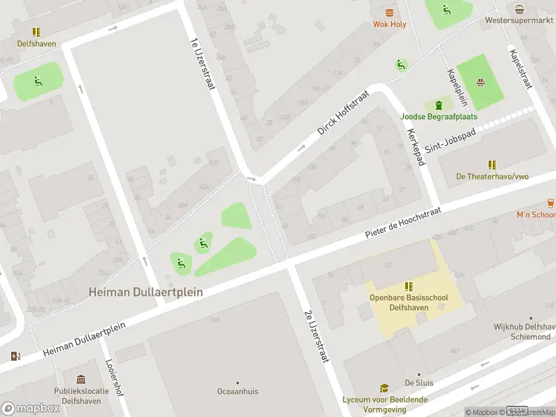 Ambulance met grote spoed naar de Heiman Dullaertplein in Rotterdam