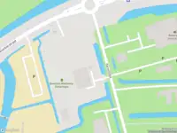 Brandweer met gepaste spoed naar de Kalverdijkje in Leeuwarden vanwege een buitenbrand