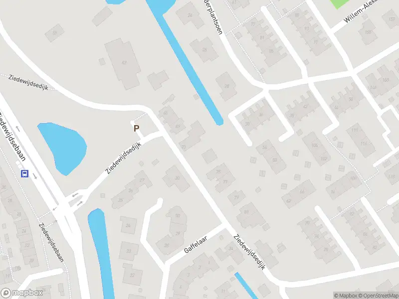 Ambulance met grote spoed naar de Ziedewijdsedijk in Barendrecht