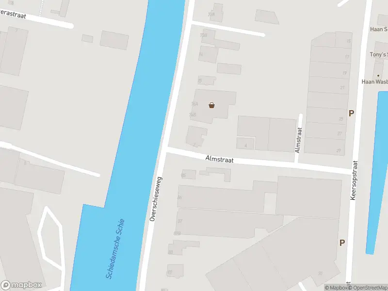 Ambulance met grote spoed naar de Almstraat in Rotterdam