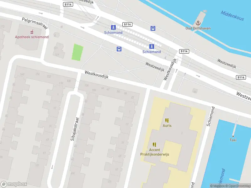Ambulance met grote spoed naar de Westkousdijk in Rotterdam