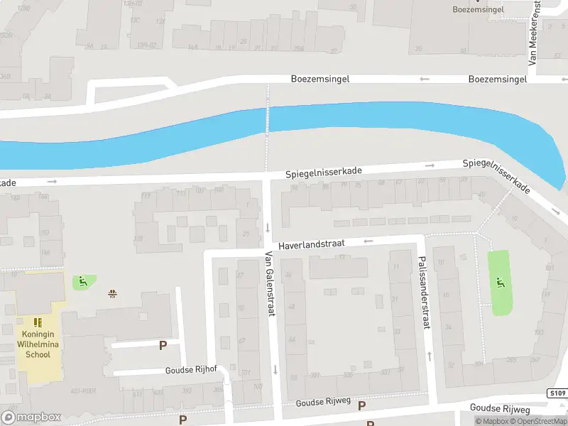 Ambulance met grote spoed naar de Spiegelnisserkade in Rotterdam