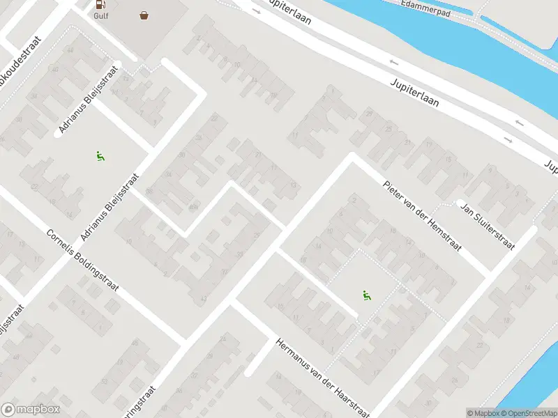 Ambulance met grote spoed naar de Heideweg in Volendam