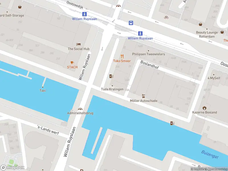 Ambulance met grote spoed naar de Admiraliteitskade in Rotterdam
