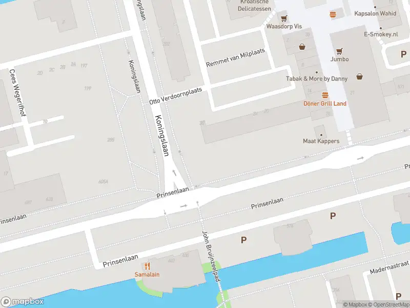 Ambulance met grote spoed naar de Prinsenlaan in Rotterdam