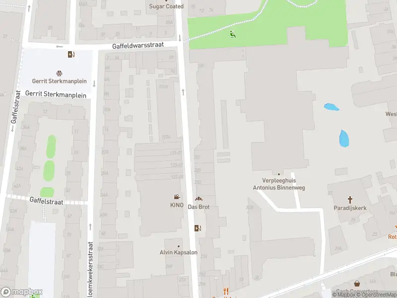 Ambulance met grote spoed naar de Gouvernestraat in Rotterdam