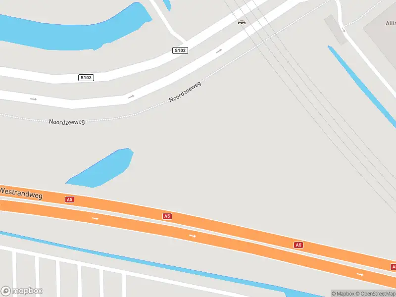 Ambulance met gepaste spoed naar de Noordzeeweg in Amsterdam