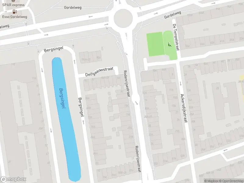 Ambulance met grote spoed naar de Rodenrijsestraat in Rotterdam