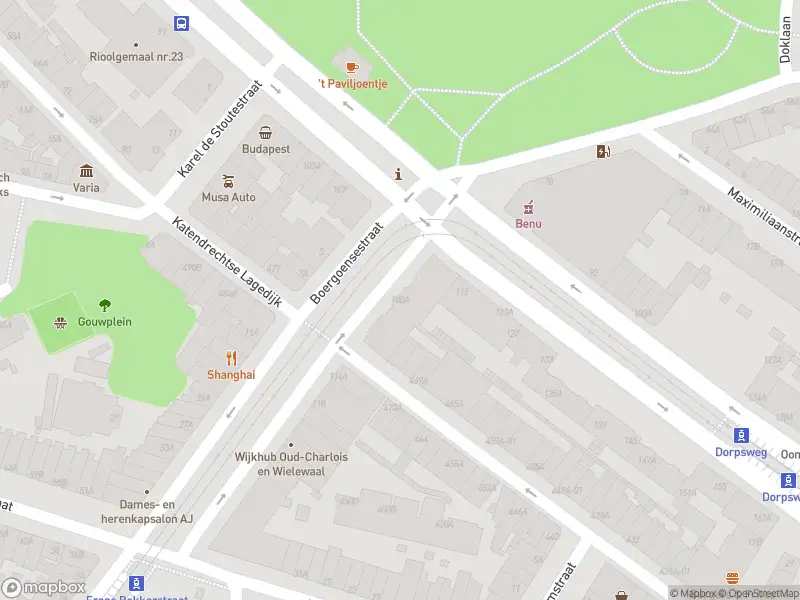 Ambulance met gepaste spoed naar de Boergoensestraat in Rotterdam