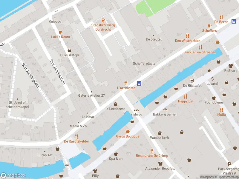 Ambulance met gepaste spoed naar de Groenmarkt in Dordrecht