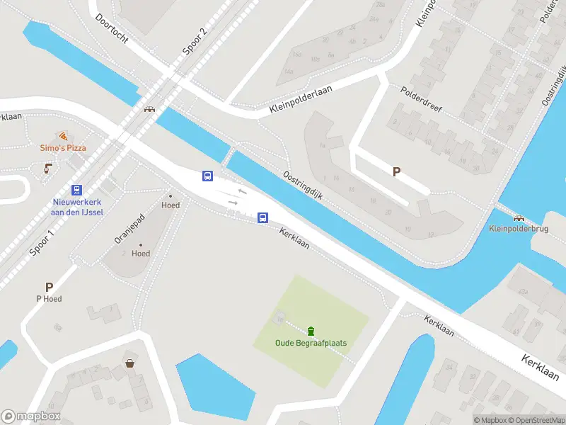 Ambulance met grote spoed naar de Kerklaan in Nieuwerkerk aan den IJssel