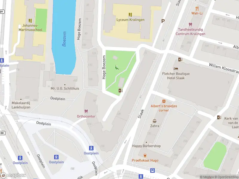 Ambulance met gepaste spoed naar de Papegaaistraat in Rotterdam
