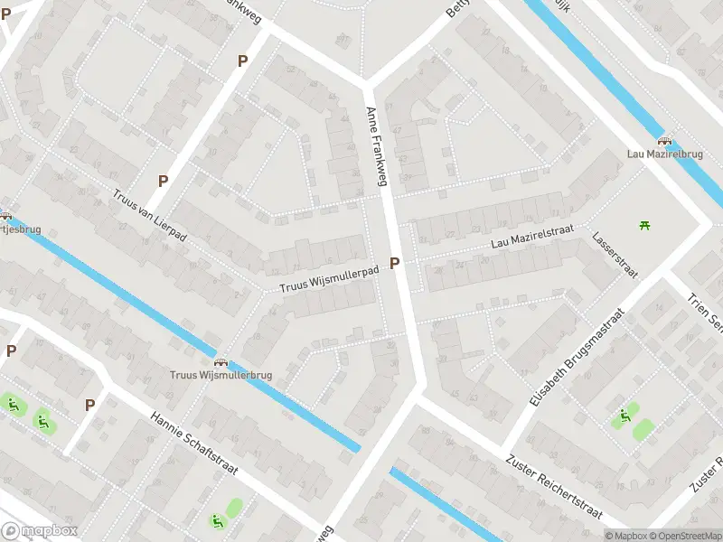 Ambulance met grote spoed naar de Truus Wijsmullerpad in Leiden