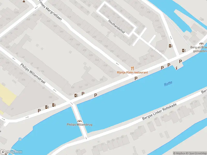 Ambulance met gepaste spoed naar de Bergse Rechter Rottekade in Rotterdam