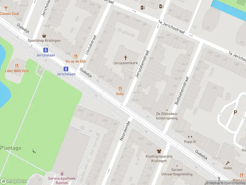 Ambulance met grote spoed naar de Oudedijk in Rotterdam