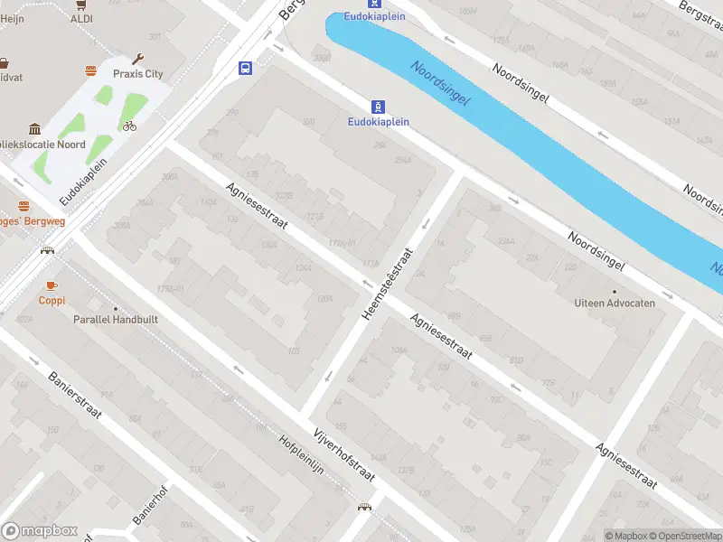 Ambulance met gepaste spoed naar de Heemsteêstraat in Rotterdam