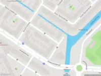 Ambulance met grote spoed naar de Jo de Clerstraat in Leiden