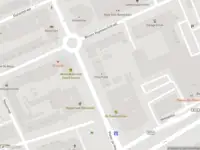 Ambulance met grote spoed naar de Pieter de Hoochweg in Rotterdam