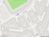 Ambulance met grote spoed naar de Huygensstraat in Rotterdam