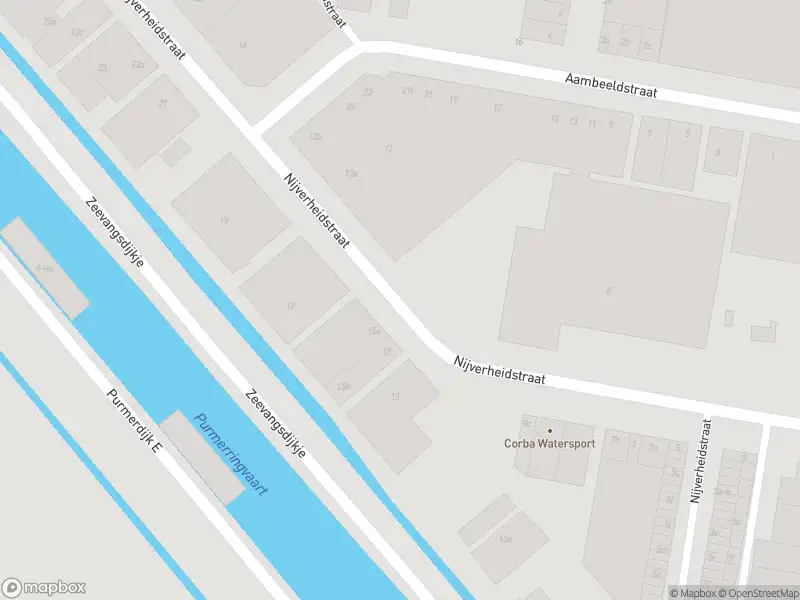 Ambulance met grote spoed naar de Nijverheidstraat in Edam