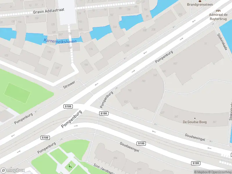 Ambulance met grote spoed naar de Pompenburg in Rotterdam