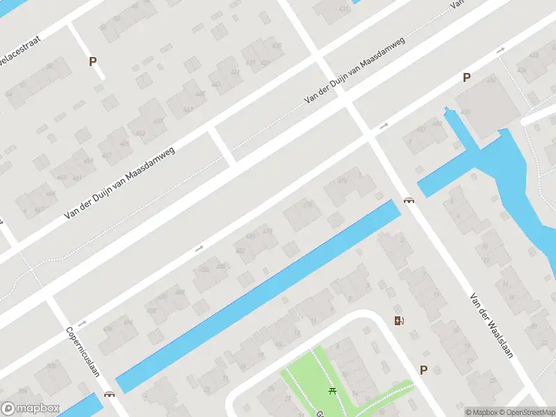 Ambulance met gepaste spoed naar de Van der Duijn van Maasdamweg in Rotterdam