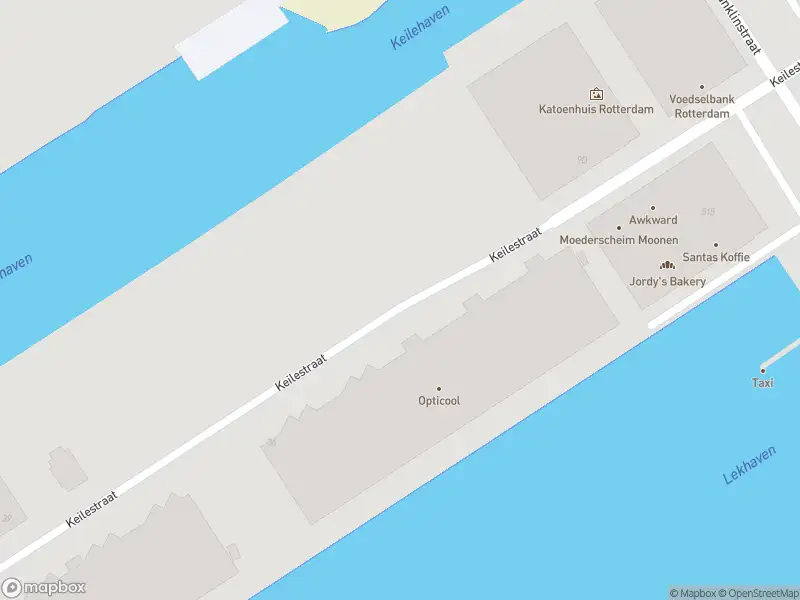 Ambulance met grote spoed naar de Keilestraat in Rotterdam
