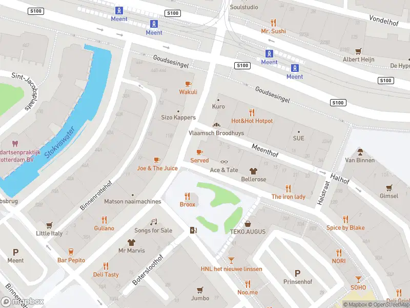 Ambulance met gepaste spoed naar de Pannekoekstraat in Rotterdam