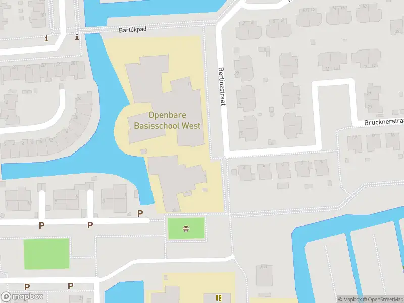 Ambulance met gepaste spoed naar de Berliozstraat in Capelle aan den IJssel