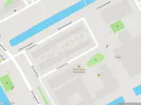 Ambulance met grote spoed naar de Drostenburg in Amsterdam