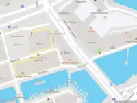 Ambulance met grote spoed naar de André van der Louwbrug in Rotterdam