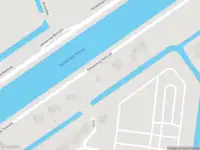 Ambulance met gepaste spoed naar de Kanaalweg Oostzijde in Hellevoetsluis