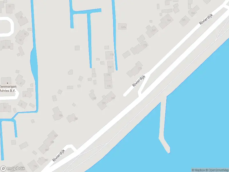 Ambulance met grote spoed naar de Rivierdijk in Hardinxveld-Giessendam