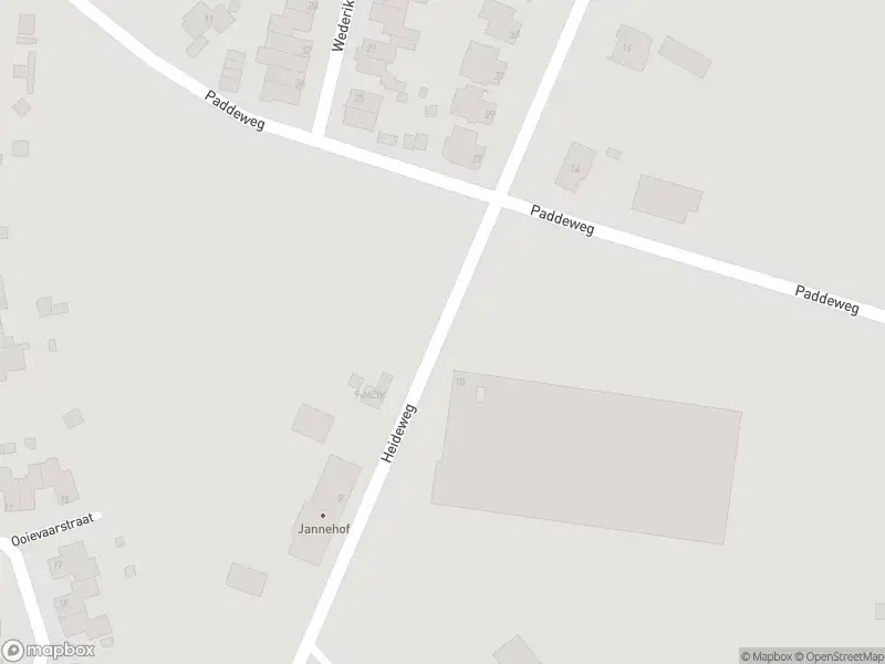 Ambulance met grote spoed naar de Heideweg in Velden
