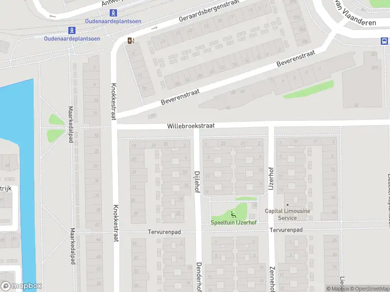 Ambulance met gepaste spoed naar de Dijlehof in Amsterdam