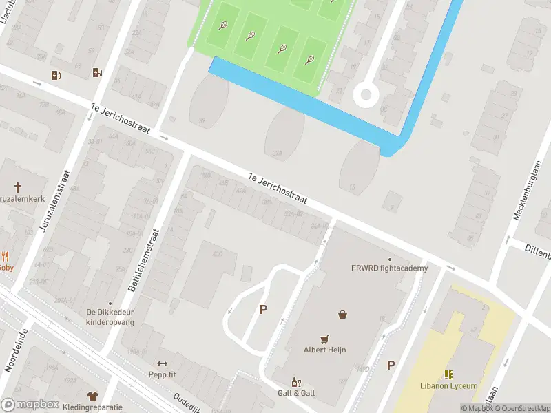 Ambulance met gepaste spoed naar de 1e Jerichostraat in Rotterdam