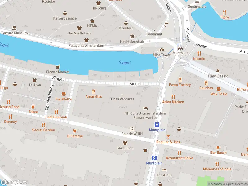 Ambulance met gepaste spoed naar de Reguliersbreestraat in Amsterdam