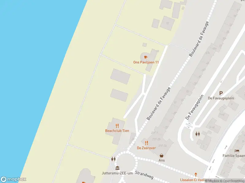 Ambulance naar de Strandafgang De Favauge in Zandvoort vanwege personen te water
