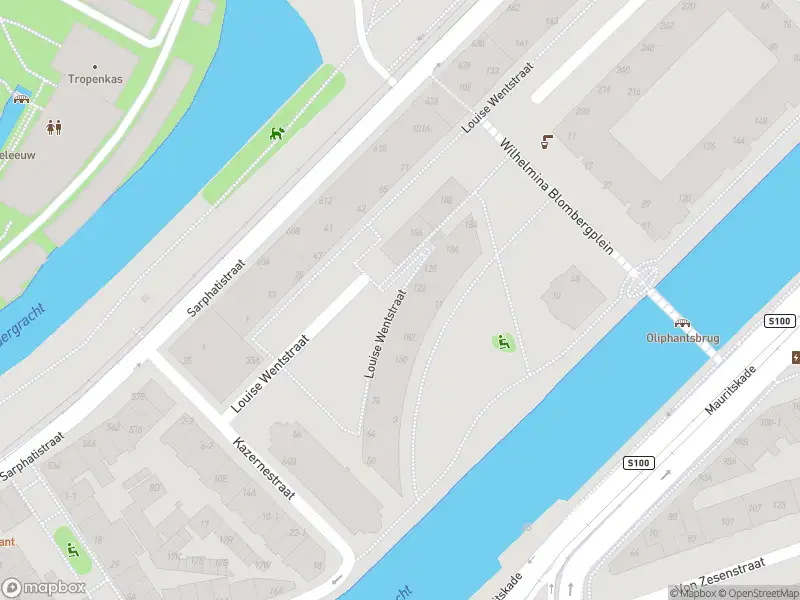 Ambulance met gepaste spoed naar de Louise Wentstraat in Amsterdam