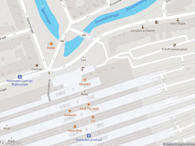 Ambulance met grote spoed naar de Proveniersplein in Rotterdam