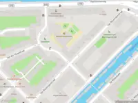 Ambulance met grote spoed naar de Van der Duijnstraat in Amsterdam