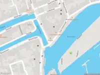 Brandweer met grote spoed naar de Korenmarkt in Hoorn vanwege stankoverlast