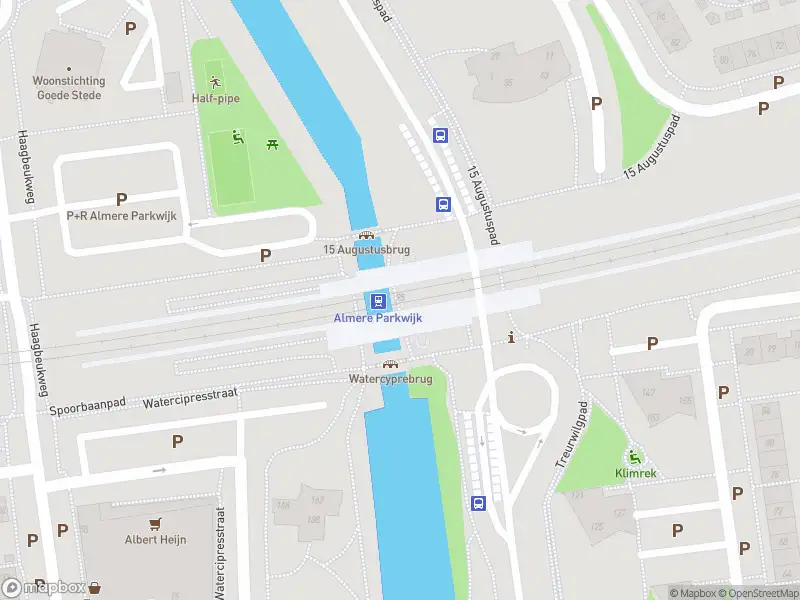 Ambulance met gepaste spoed naar de Spoorbaanpad in Almere