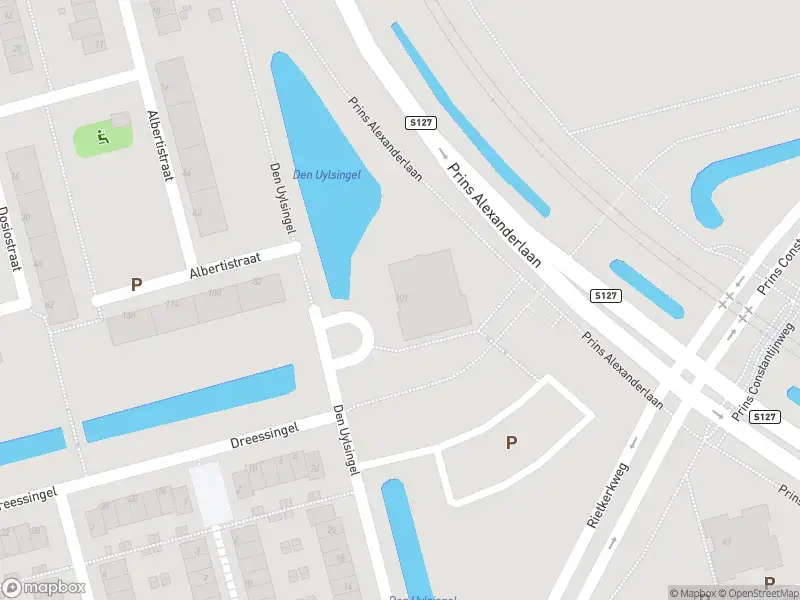 Ambulance met gepaste spoed naar de Den Uylsingel in Rotterdam