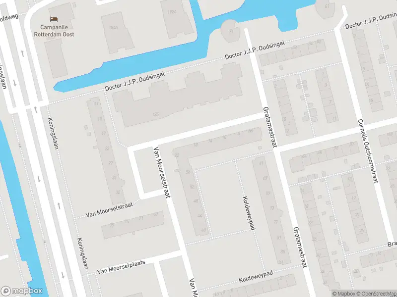 Ambulance met grote spoed naar de Van Moorselstraat in Rotterdam
