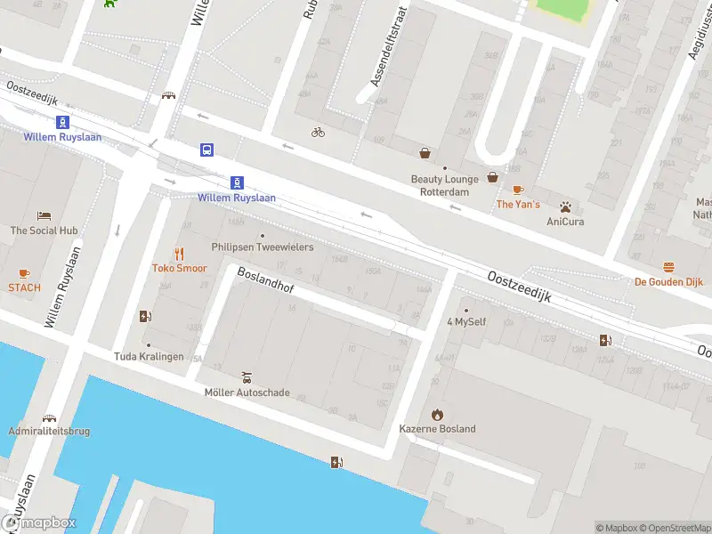 Ambulance met gepaste spoed naar de Oostzeedijk in Rotterdam